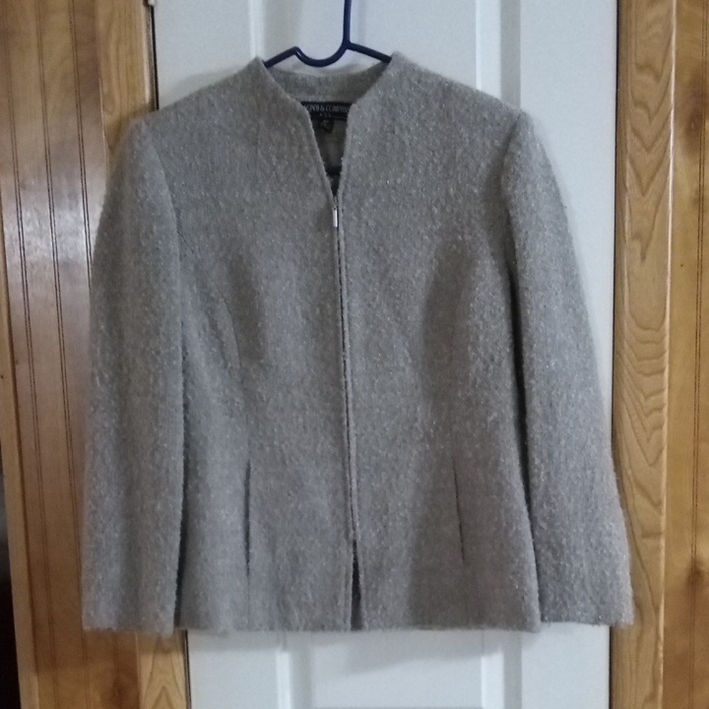 Chic Women's Gray Blazer